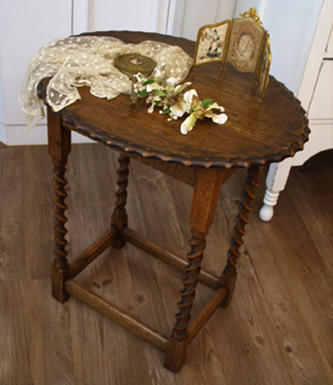 oval lace table