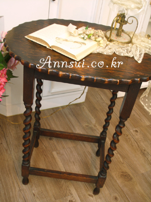 oval lace table