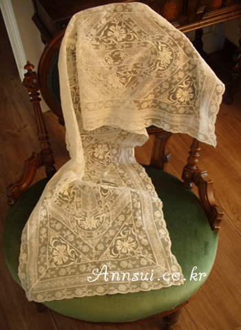 normandy lace runner
