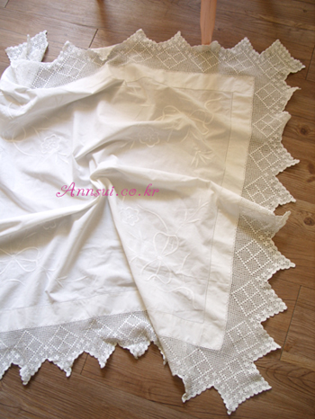 ribbon linencrochet tablecloth