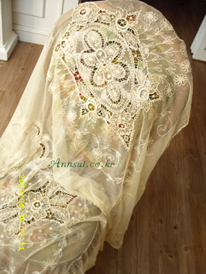 antique lace bedspread