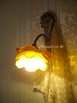 antique frenchruffle yellow lamp