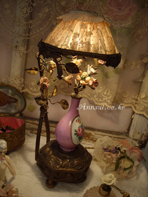 antique french pinkporcelain flowerlamp