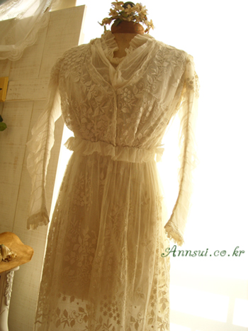 1870.. 쁘띠 앙쥬귀한 탕부르 레이스아름다운 드레스