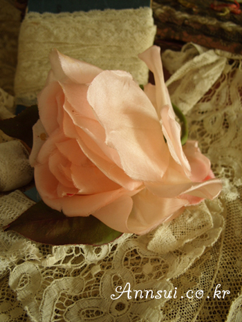 antique fabric flower(A)