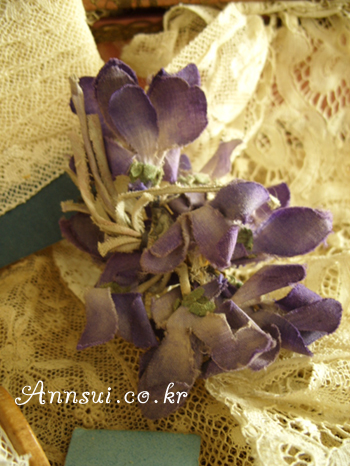 antique fabric flower(B)