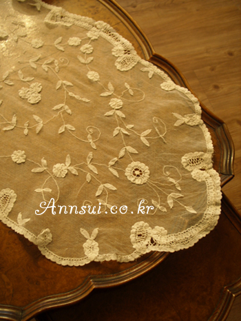 Lace Doily(off white)