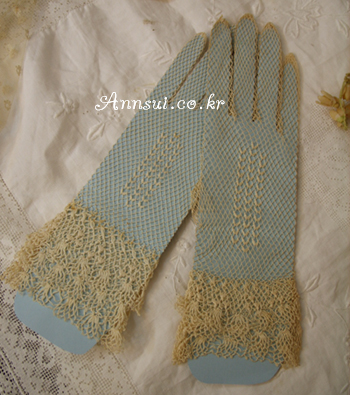 antique lace glove